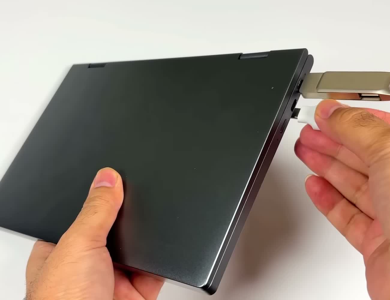 A USB flash drive being plugged into the MiniBook X side port during the review