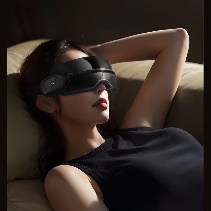 Oaks Smart Eye Massager being used on a couch